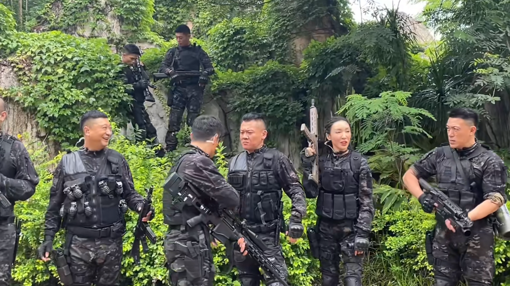 嘎子要花8亿拍战争片，自称一套单兵装备80万人民币？看完我绷不住了休闲区蓝鸢梦想 - Www.slyday.coM