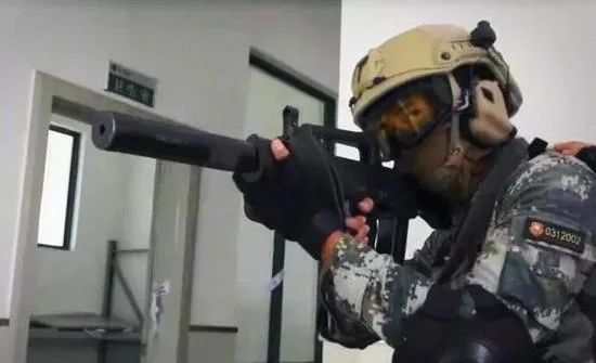 嘎子要花8亿拍战争片，自称一套单兵装备80万人民币？看完我绷不住了休闲区蓝鸢梦想 - Www.slyday.coM