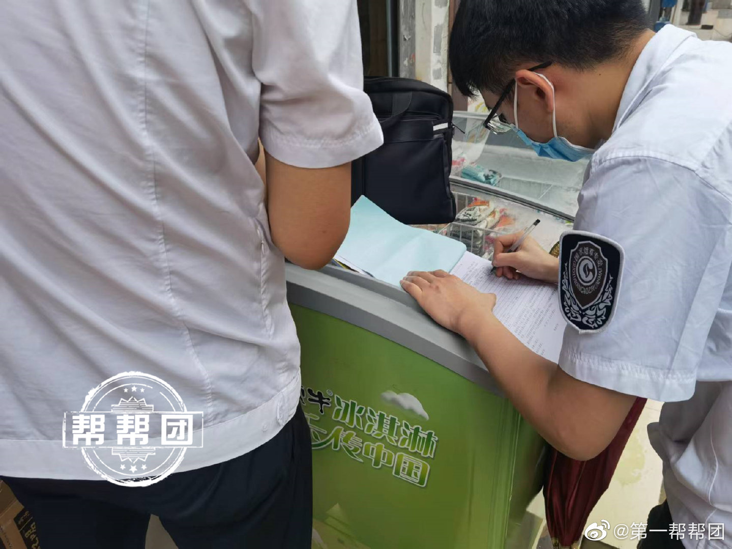 开在校园周边的店主注意了!已有店家因售卖这些产品被立案调查休闲区蓝鸢梦想 - Www.slyday.coM 开在校园周边的店主注意了!已有店家因售卖这些产品被立案调查休闲区蓝鸢梦想 - Www.slyday.coM