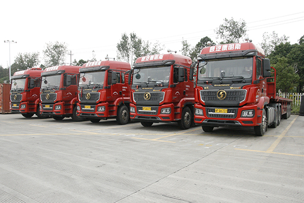 "我认为,陕汽重卡之所以几十年来一直勇立重卡行业的潮头,就是能够不