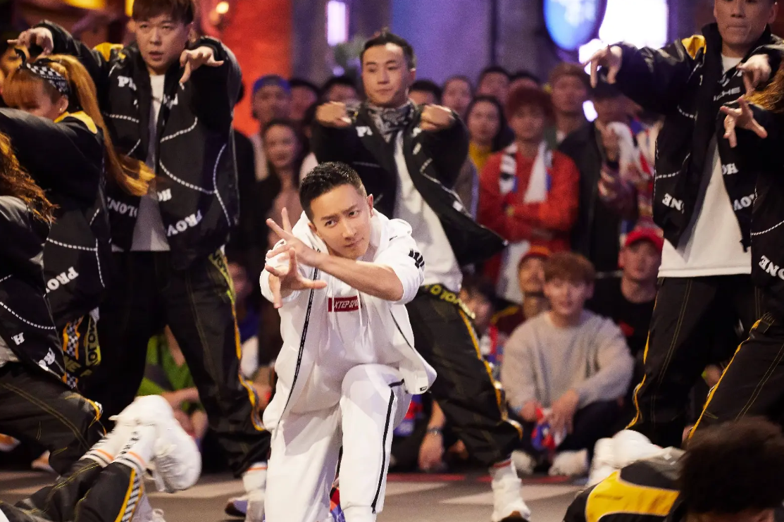 “街舞5”队长大换血,而且还有女性成员,这样流量就有所保证了休闲区蓝鸢梦想 - Www.slyday.coM “街舞5”队长大换血,而且还有女性成员,这样流量就有所保证了休闲区蓝鸢梦想 - Www.slyday.coM