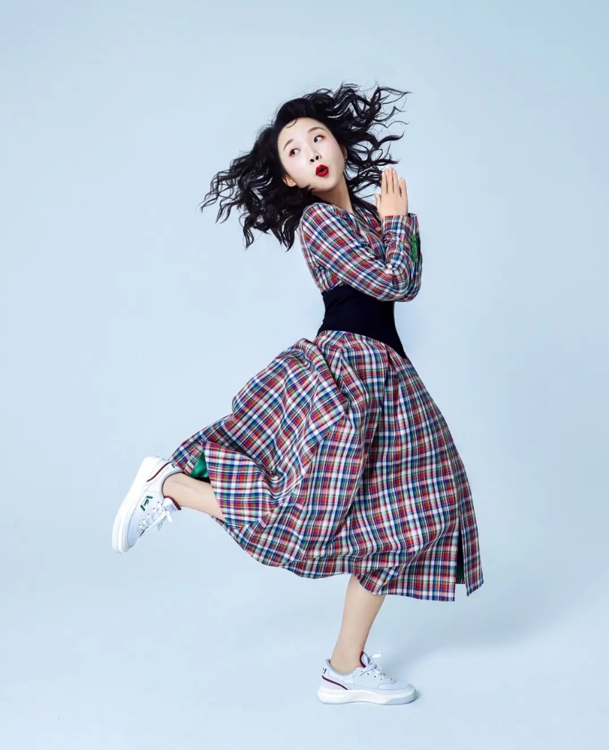 25岁的辣目洋子冲热搜上时装周搭配服装也有一套显瘦秘诀