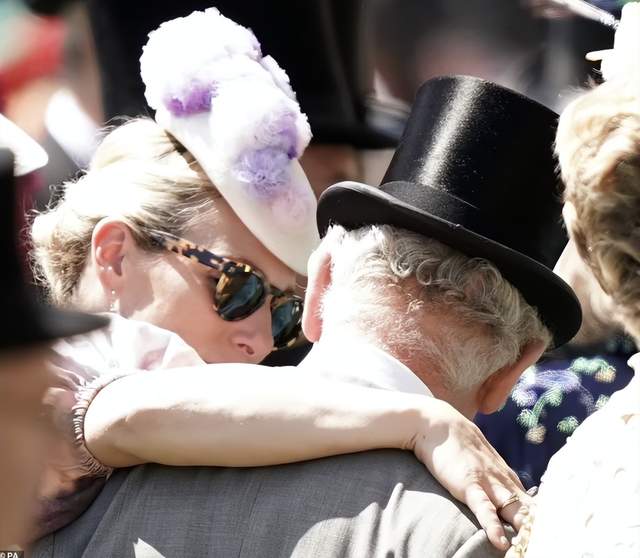 96岁英女王缺席赛马会,查尔斯王子亲吻弟媳,卡米拉表情尴尬休闲区蓝鸢梦想 - Www.slyday.coM 96岁英女王缺席赛马会,查尔斯王子亲吻弟媳,卡米拉表情尴尬休闲区蓝鸢梦想 - Www.slyday.coM