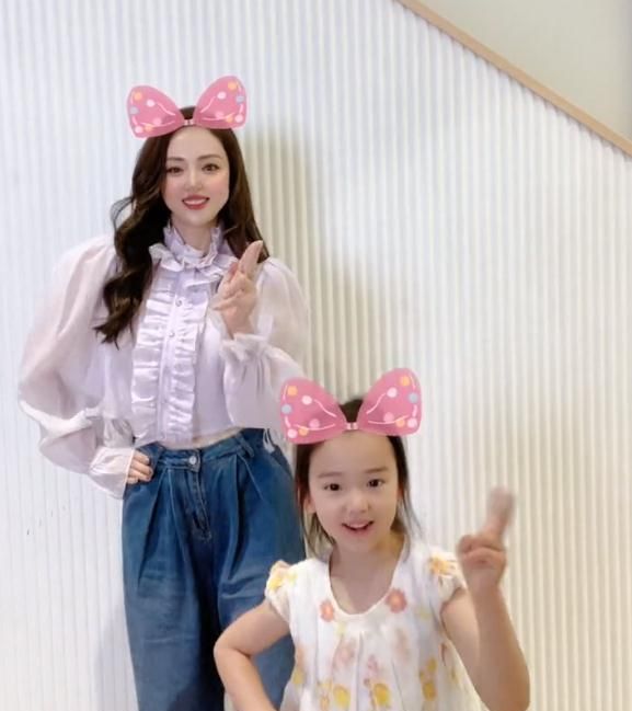 董璇和6岁女儿共舞!小酒窝越来越像爸爸,高云翔曾露面为其庆生休闲区蓝鸢梦想 - Www.slyday.coM