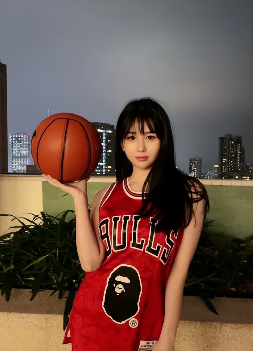 邱淑贞女儿沈月,把丝巾当抹胸上衣来穿,下搭超短裙高调招摇休闲区蓝鸢梦想 - Www.slyday.coM 邱淑贞女儿沈月,把丝巾当抹胸上衣来穿,下搭超短裙高调招摇休闲区蓝鸢梦想 - Www.slyday.coM