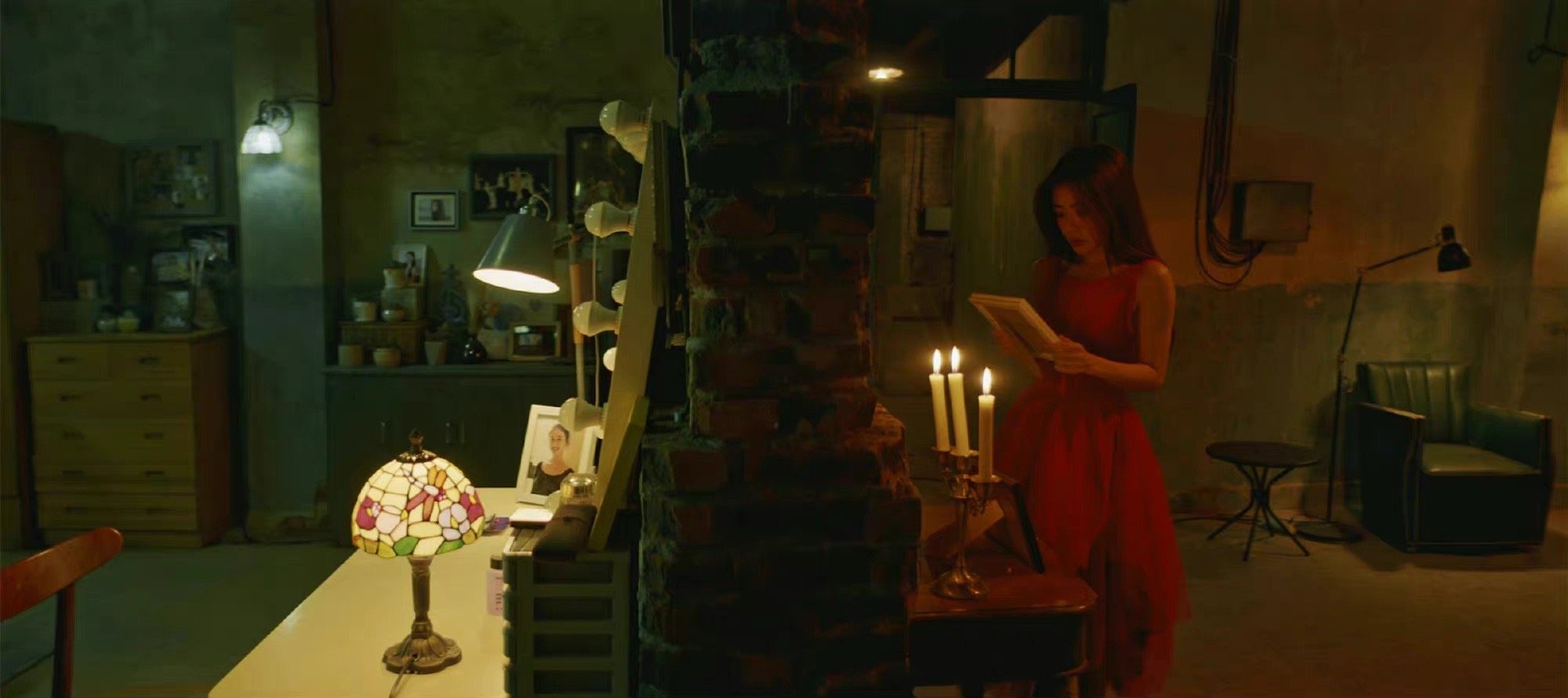 邓家佳晒通天塔剧照说崔善入局