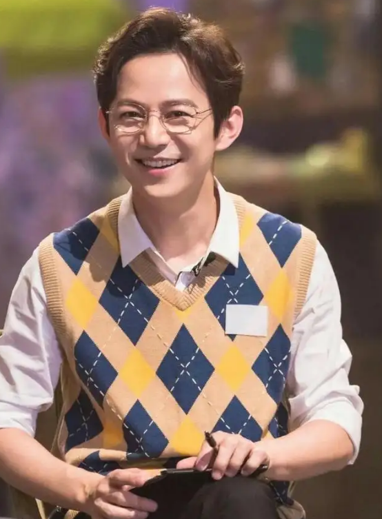 何炅曾因解救女生被酒鬼揍,自曝平时很胆小,但见不得别人打女人休闲区蓝鸢梦想 - Www.slyday.coM 何炅曾因解救女生被酒鬼揍,自曝平时很胆小,但见不得别人打女人休闲区蓝鸢梦想 - Www.slyday.coM