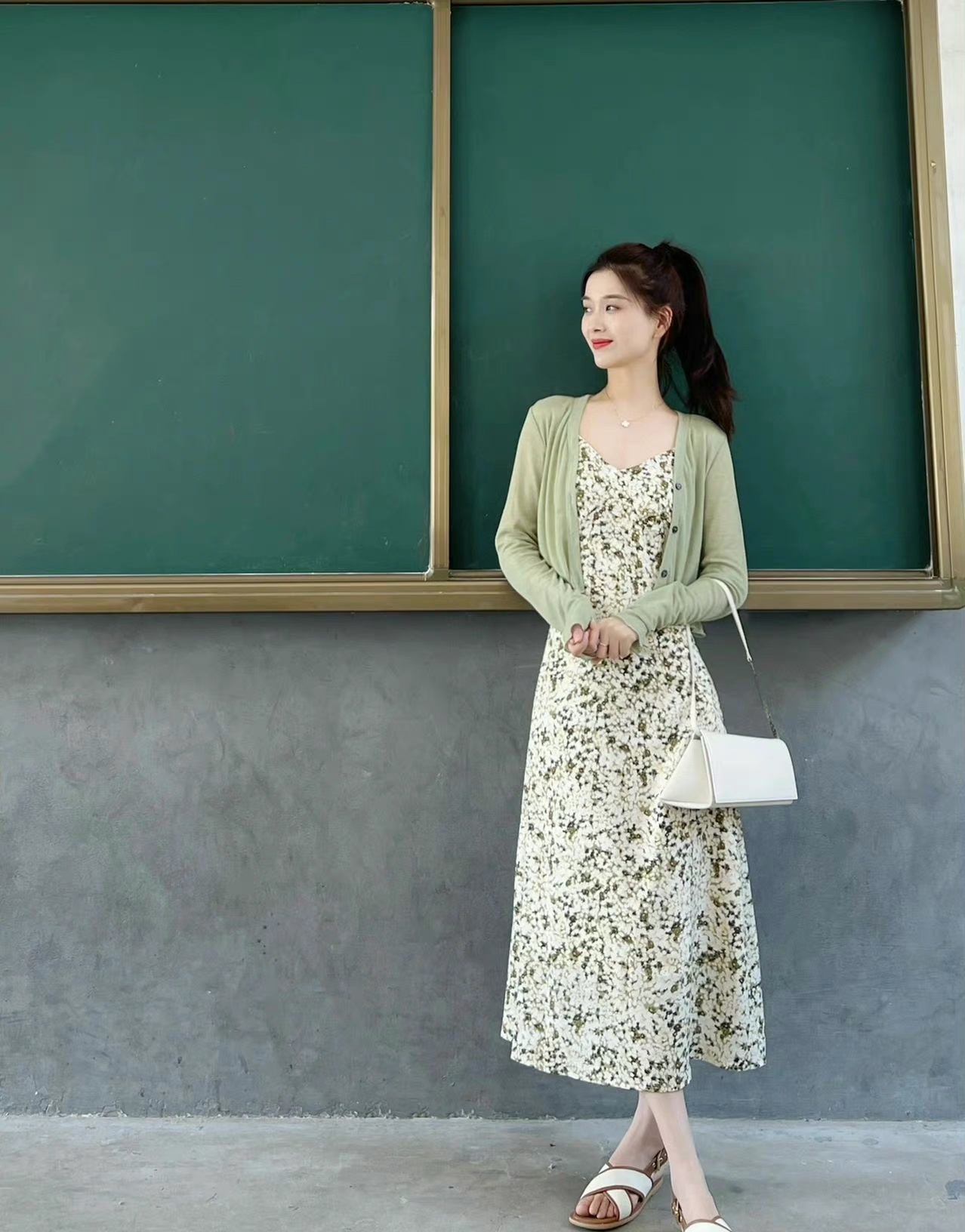 体制内女教师如何搭配这5种思路值得借鉴让你有颜有才有气质