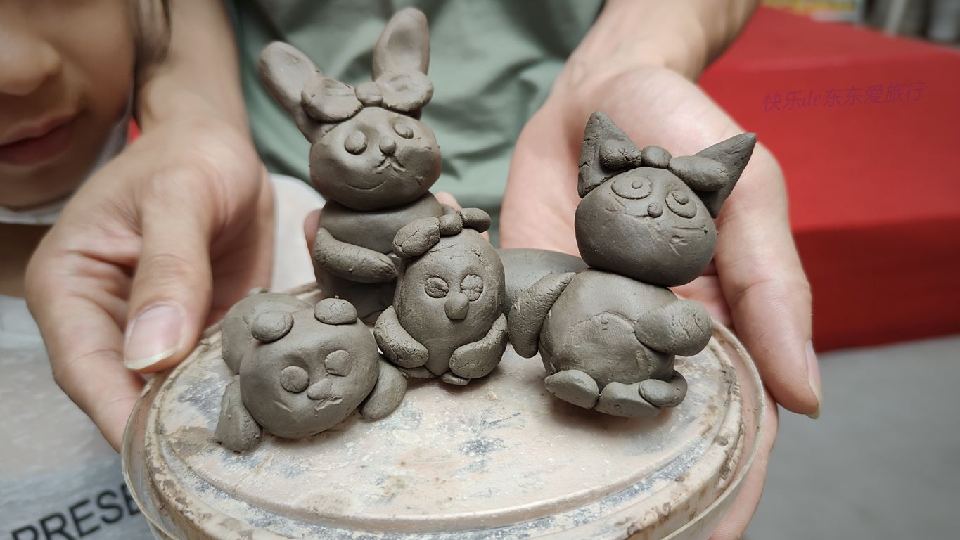 梅县图书馆欣赏客家山歌和木偶戏,捏泥巴印门神,大人小孩都很嗨__财经