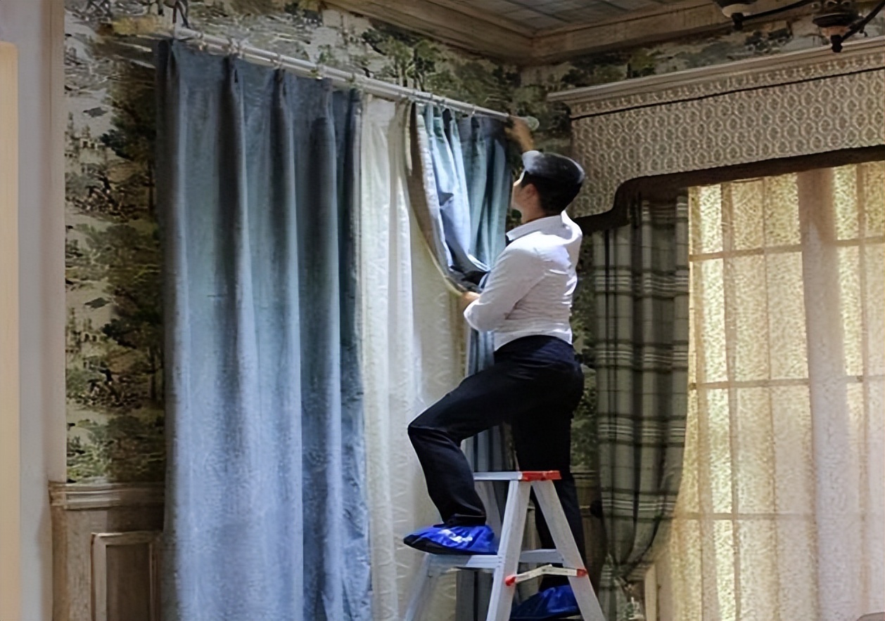 安装窗帘学问多,轨道栏和罗马杆有何弊端?