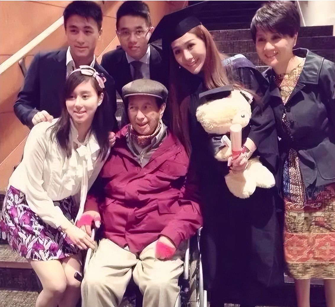 所以即使赌王去世了,子女们的故事还在继续被大家关注.