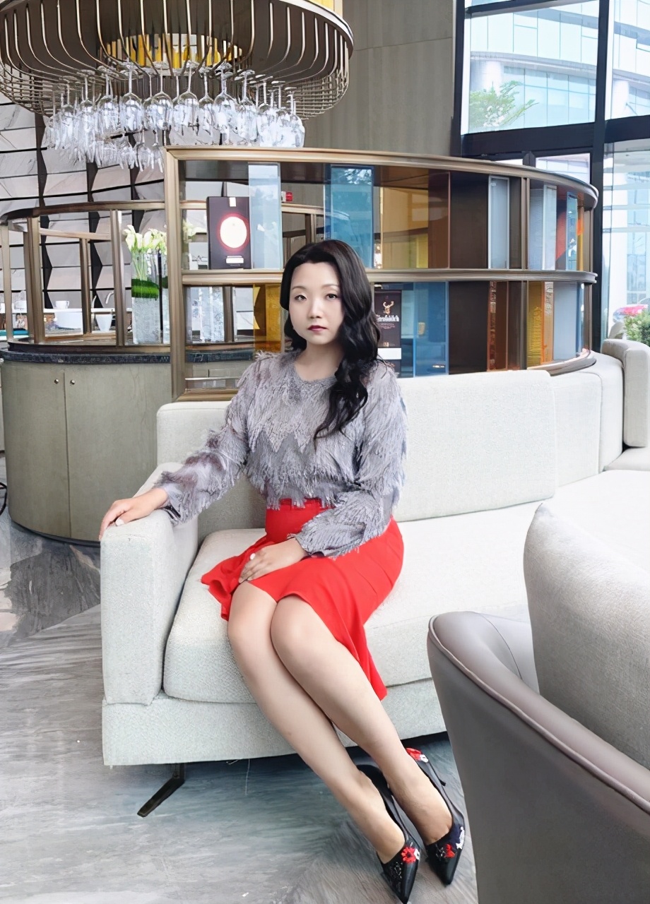 25岁的辣目洋子冲热搜上时装周搭配服装也有一套显瘦秘诀