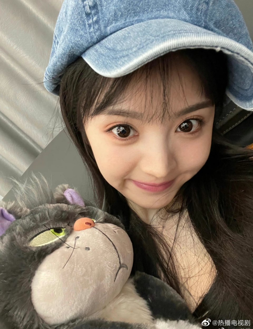 昨天《偷偷藏不住》据说翻拍，女主是赵露思……休闲区蓝鸢梦想 - Www.slyday.coM