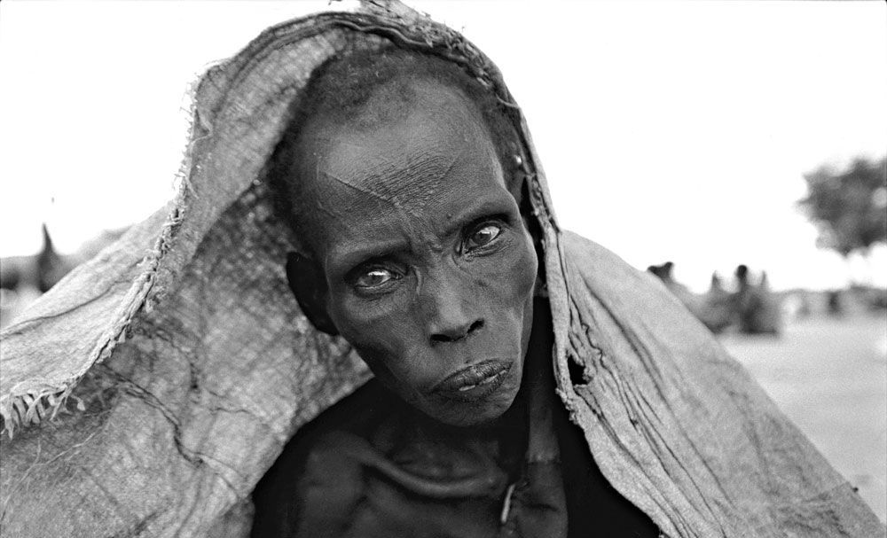 多灾多难的非洲国家苏丹骨瘦如柴的灾民