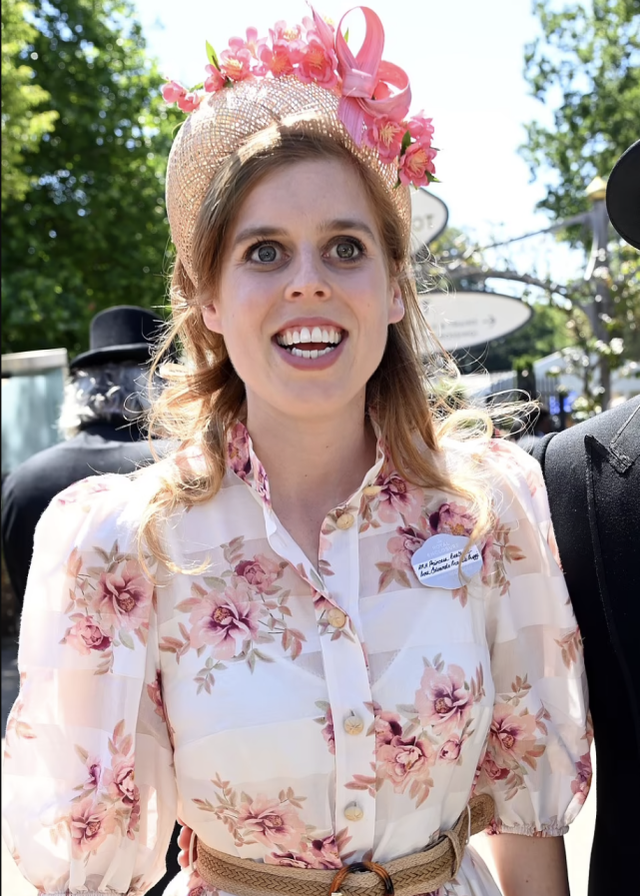 96岁英女王缺席赛马会,查尔斯王子亲吻弟媳,卡米拉表情尴尬休闲区蓝鸢梦想 - Www.slyday.coM 96岁英女王缺席赛马会,查尔斯王子亲吻弟媳,卡米拉表情尴尬休闲区蓝鸢梦想 - Www.slyday.coM