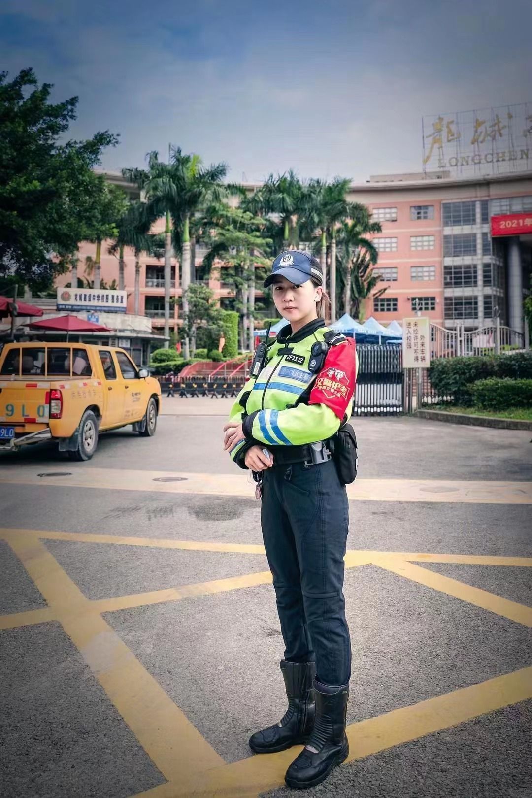 深圳交警铁骑马云丽.