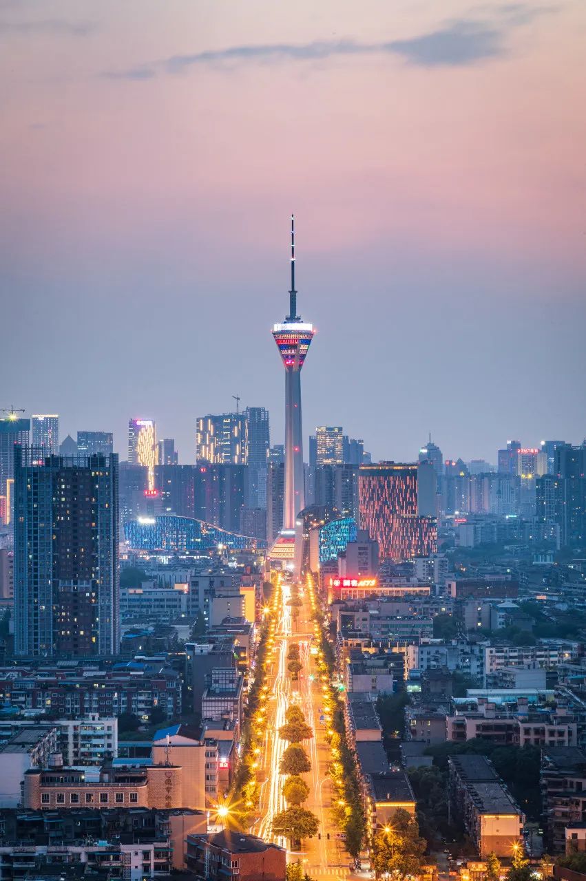 深夜11点的天府三街另一个真实的成都