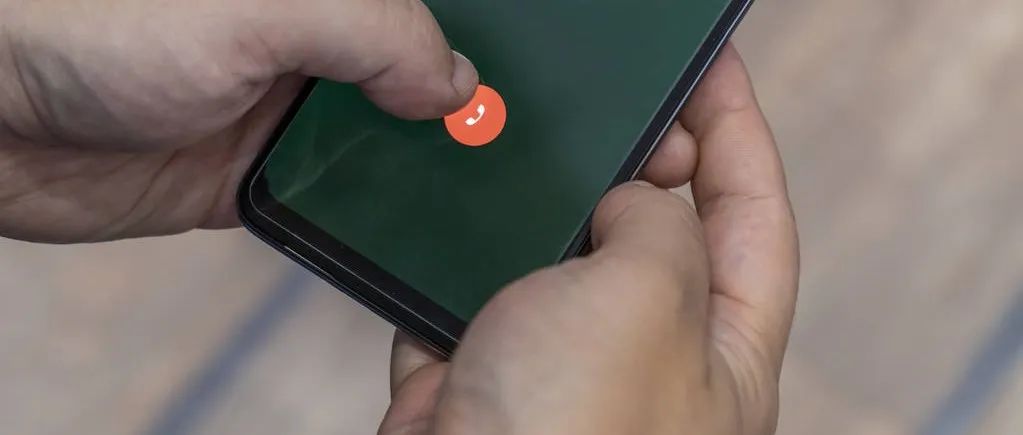 一天接20个车险推销电话后，他决定买那家没骚扰过他的