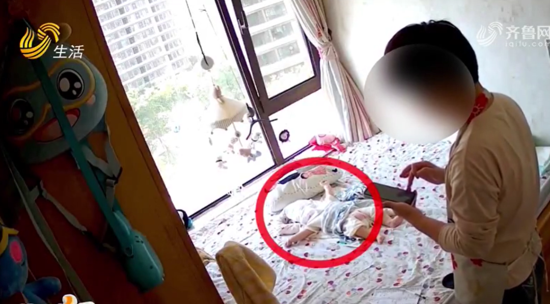 育儿嫂故意用方巾盖住90天大的宝宝脸！声称自己在给孩子做早教？休闲区蓝鸢梦想 - Www.slyday.coM