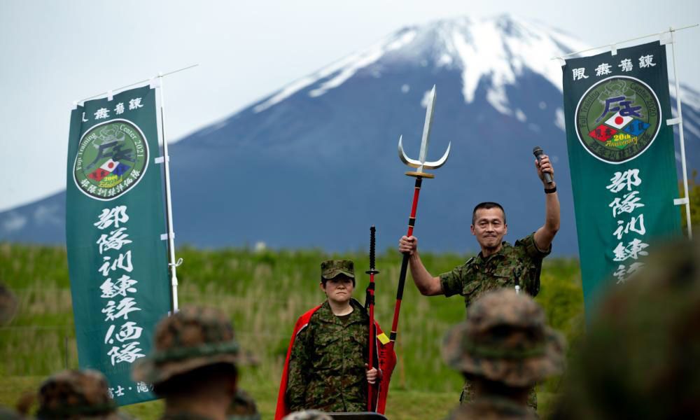 驻日美军"shinka"演习 日本陆自指挥官挥舞大枪 激励官兵士气|演习