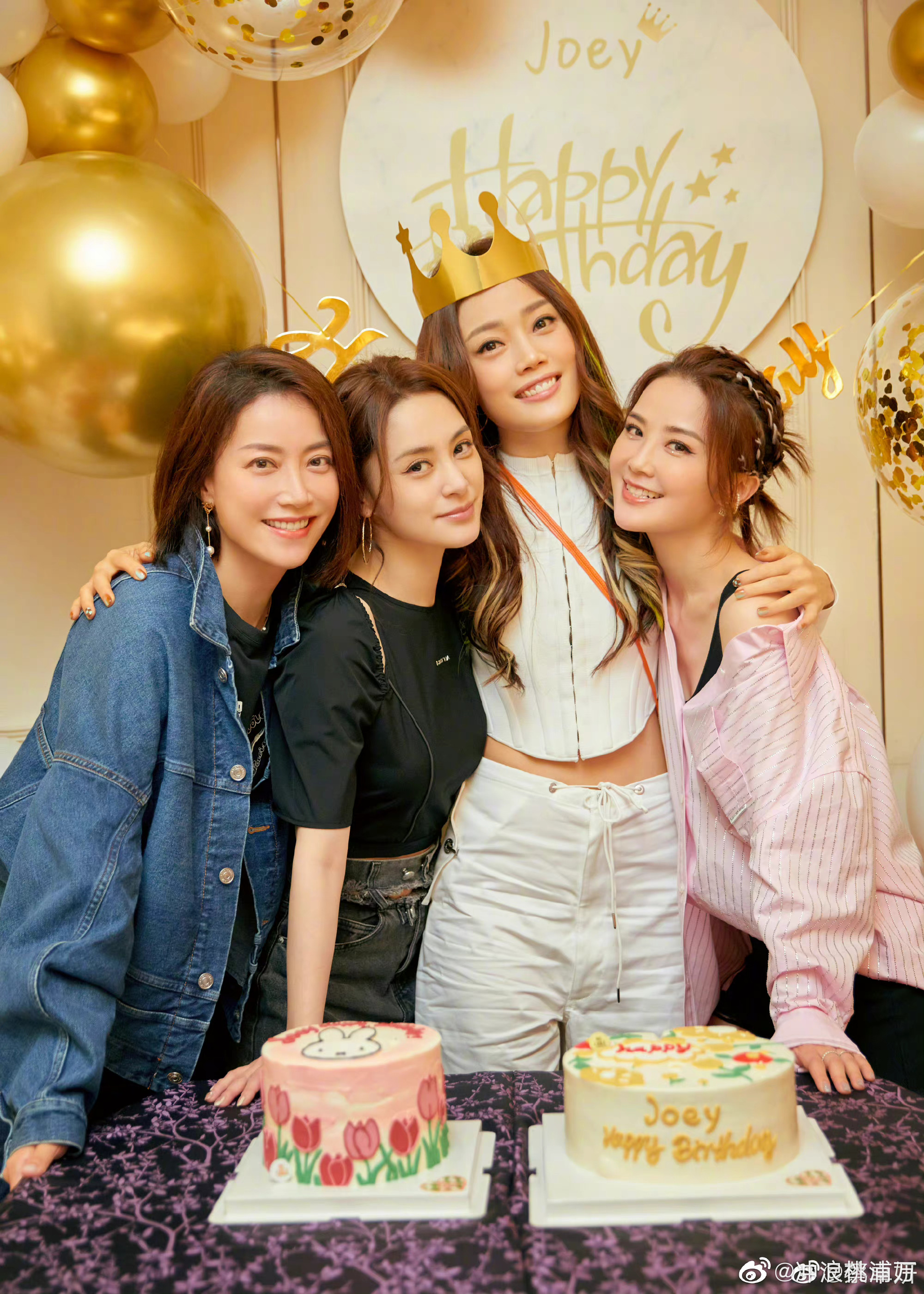 阿sa晒照为容祖儿庆生,亲亲好可爱