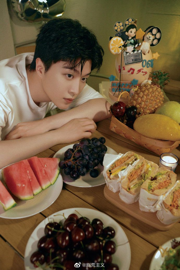 真的有被范丞丞可爱到了!在露营中的范丞丞真的很可爱!