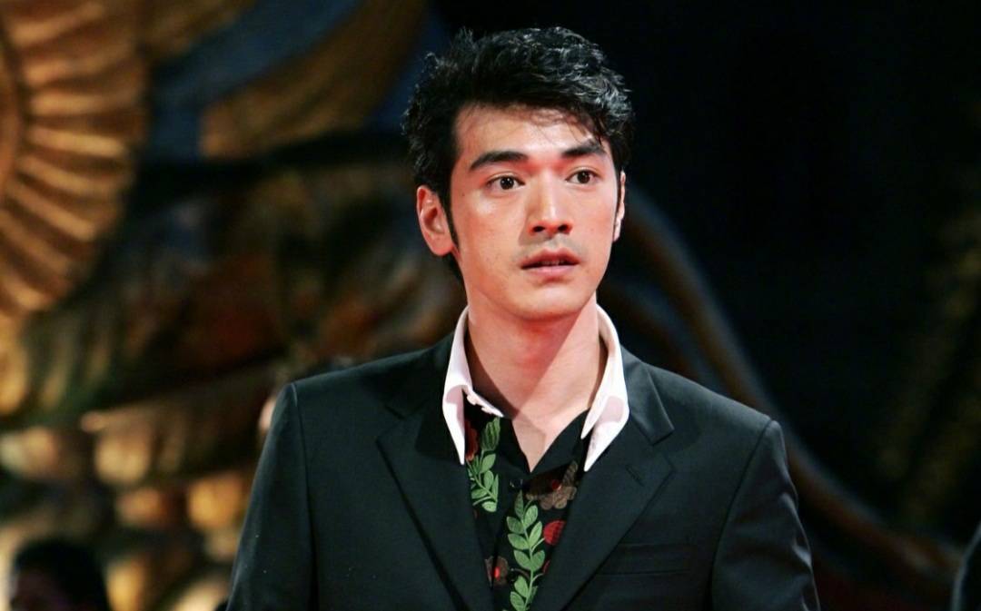 48岁金城武近况曝光身材依旧面部松垮男神颜值大不如前