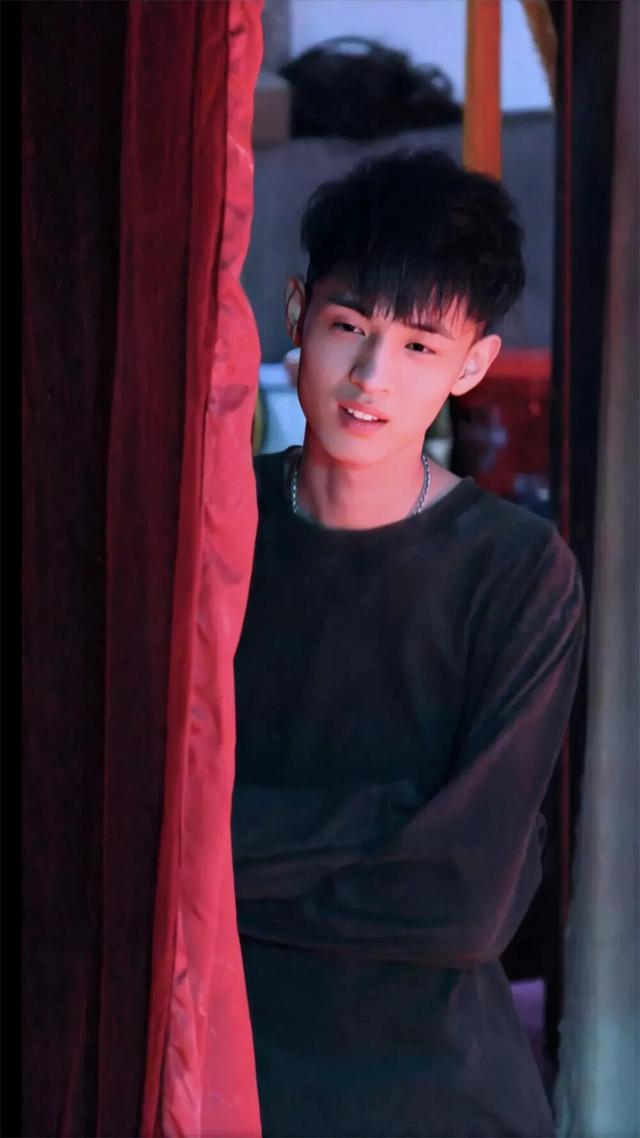 秦霄贤入围百花奖最佳新人,被网友吐槽有粉丝没实力,凭什么提名休闲区蓝鸢梦想 - Www.slyday.coM 秦霄贤入围百花奖最佳新人,被网友吐槽有粉丝没实力,凭什么提名休闲区蓝鸢梦想 - Www.slyday.coM