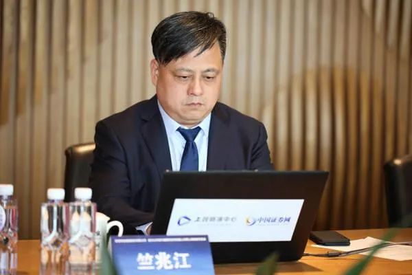 他去非洲卖手机,赚得百亿身家__财经头条