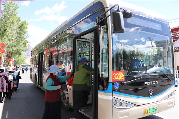 高原新能源公交的拉萨样本专访拉萨公交总经理国吉