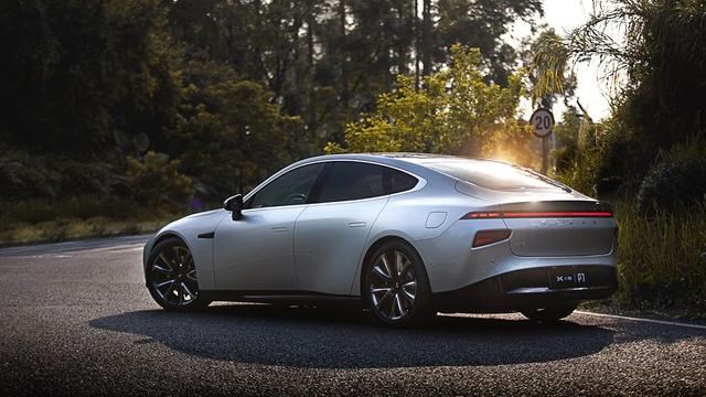 绿色赛场也内卷！三款中型运动纯电家轿谁能脱颖而出？