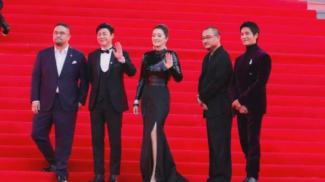 巩俐金像奖官方造型曝光！都懒得现拍，用红毯旧图真的太敷衍了休闲区蓝鸢梦想 - Www.slyday.coM