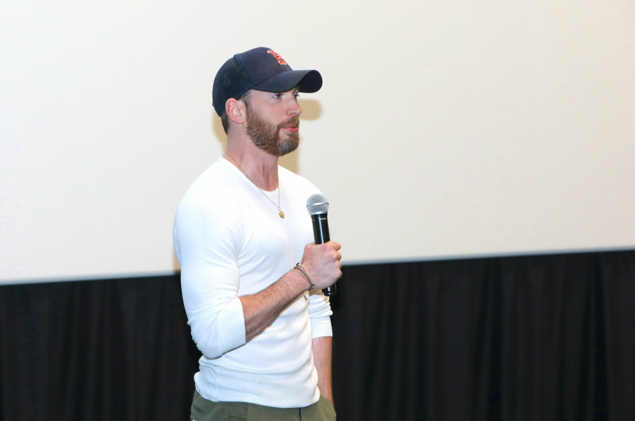 hotdamn美队紧身白t现身配音皮克斯力作