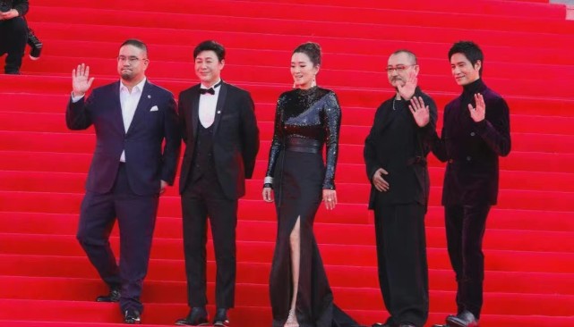 巩俐金像奖官方造型曝光！都懒得现拍，用红毯旧图真的太敷衍了休闲区蓝鸢梦想 - Www.slyday.coM