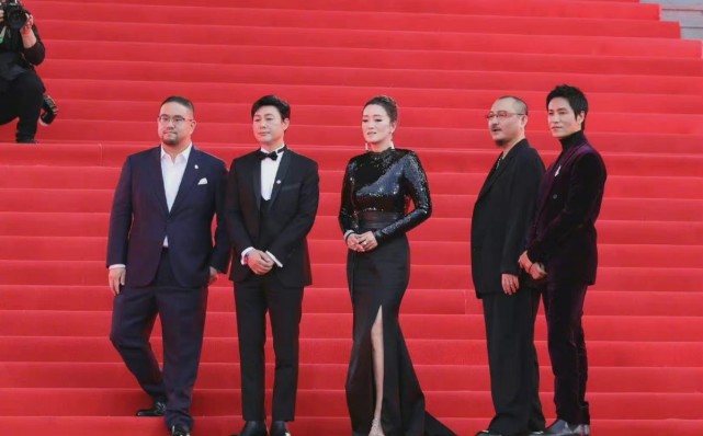 巩俐金像奖官方造型曝光！都懒得现拍，用红毯旧图真的太敷衍了休闲区蓝鸢梦想 - Www.slyday.coM