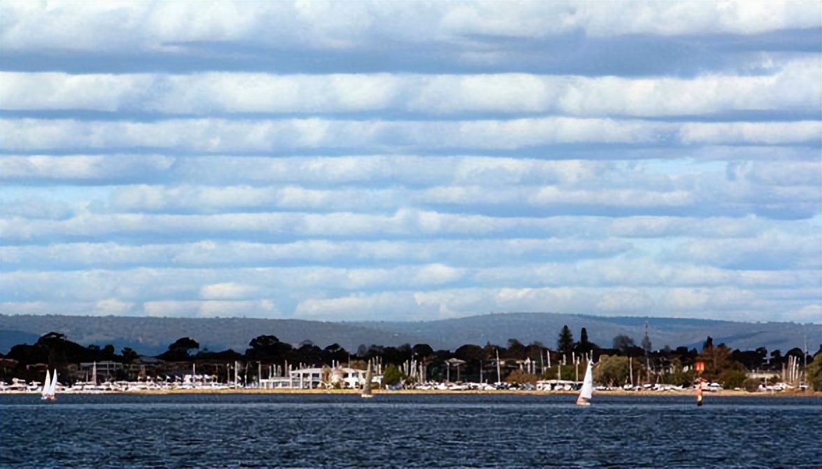 罕见滚轴云现身山东形成条件非常苛刻却是恶劣天气的前兆