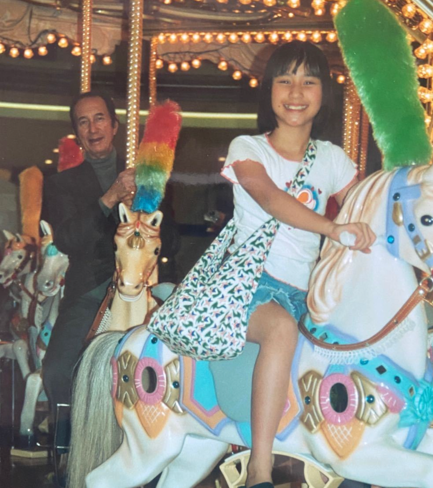 何超莲自曝父亲曾被暗杀3次！上节目保镖跟随，被禁止玩高空项目休闲区蓝鸢梦想 - Www.slyday.coM