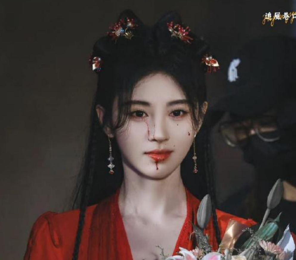 鞠婧祎《仙剑四》杀青饭拍路透，红衣战损好惊艳，期待播出休闲区蓝鸢梦想 - Www.slyday.coM