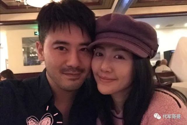 最搞笑的是,虽然谭维维跟丈夫没有刻意隐瞒婚姻,但因为两人实在太少上