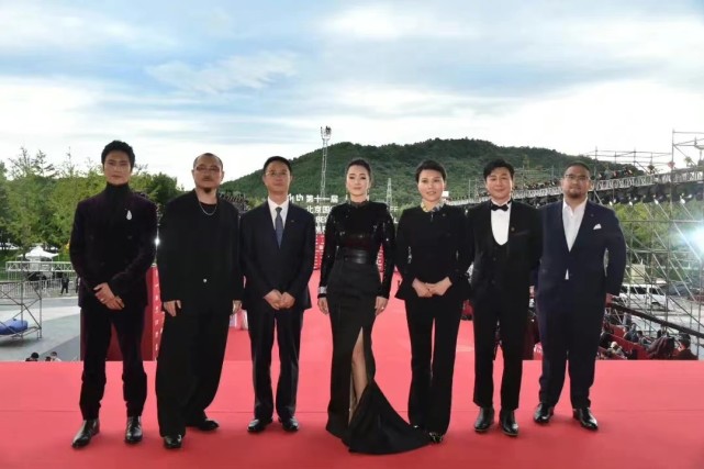 巩俐金像奖官方造型曝光！都懒得现拍，用红毯旧图真的太敷衍了休闲区蓝鸢梦想 - Www.slyday.coM