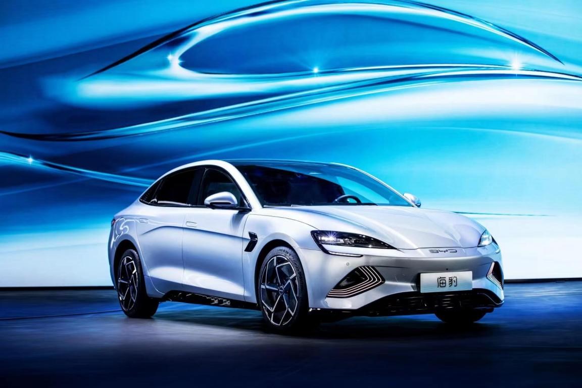 绿色赛场也内卷！三款中型运动纯电家轿谁能脱颖而出？