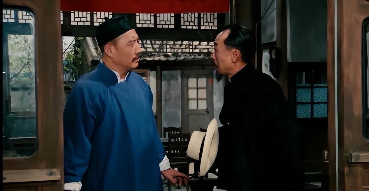 于是之就是神一般的存在,王利发是于是之的经典代表作,而《茶馆》又是