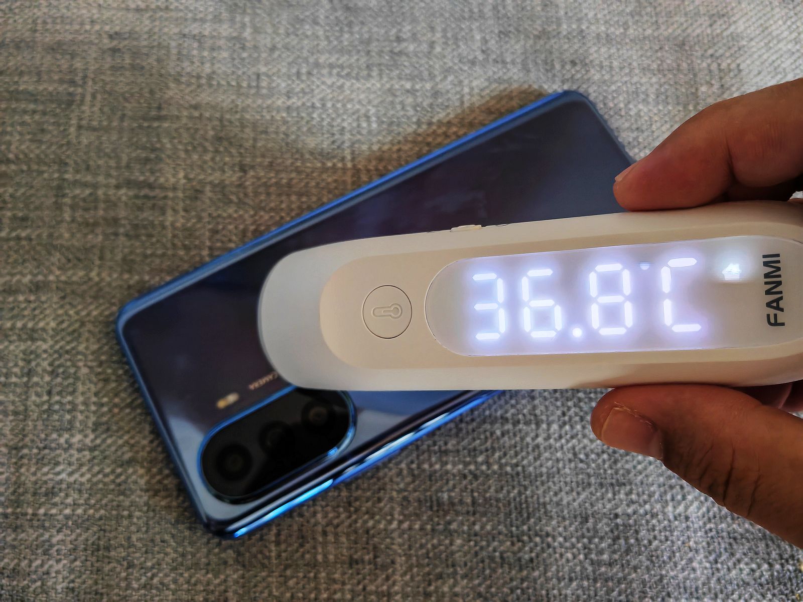8度,可见华为畅享50在手机散热方面也做的不错.