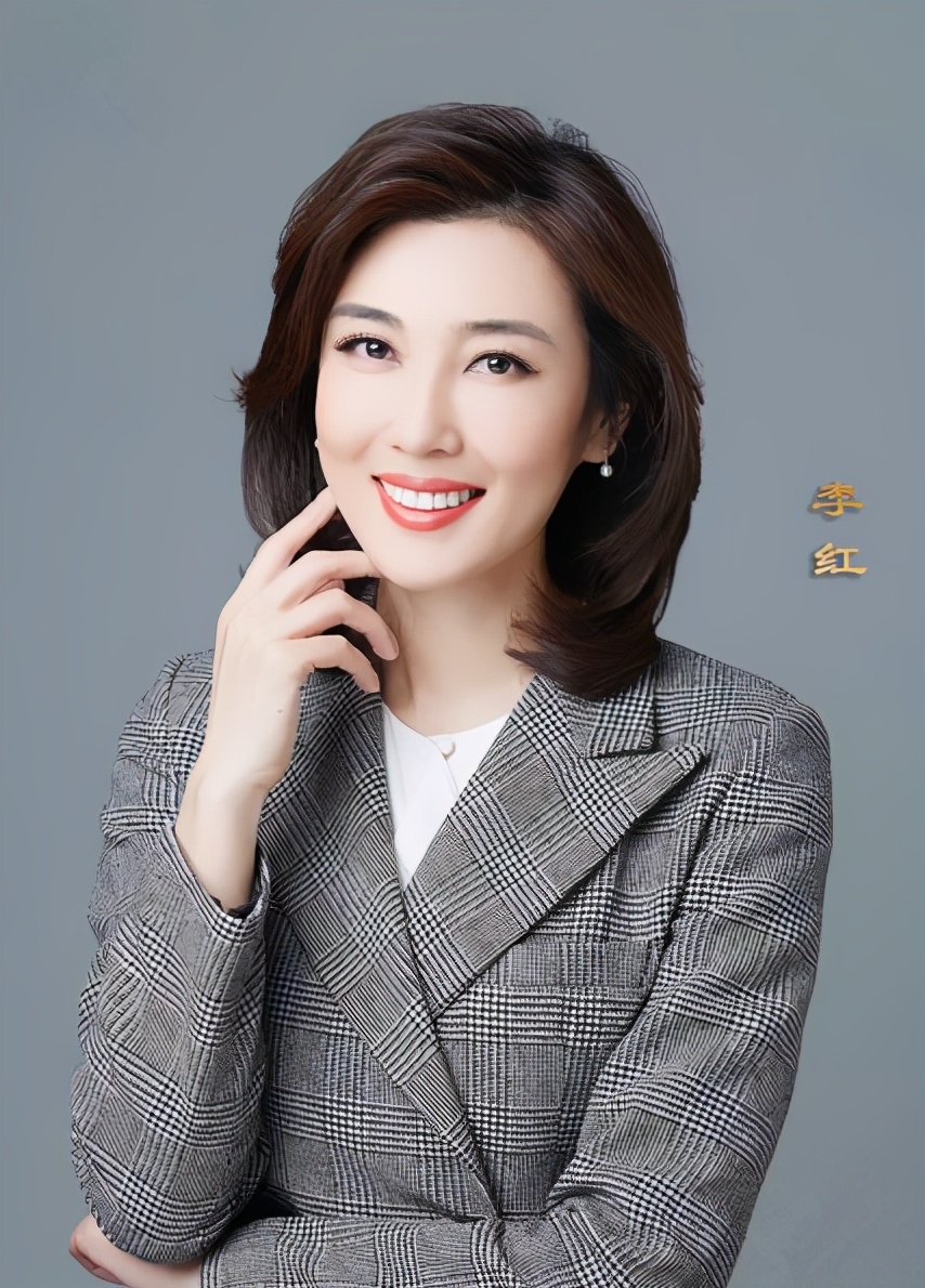 高颜值主持人李红天生丽质高挑美丽穿白色薄纱裙太美了