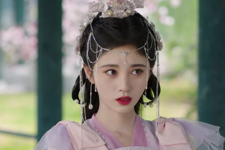 鞠婧祎将赶超"小龙女"?