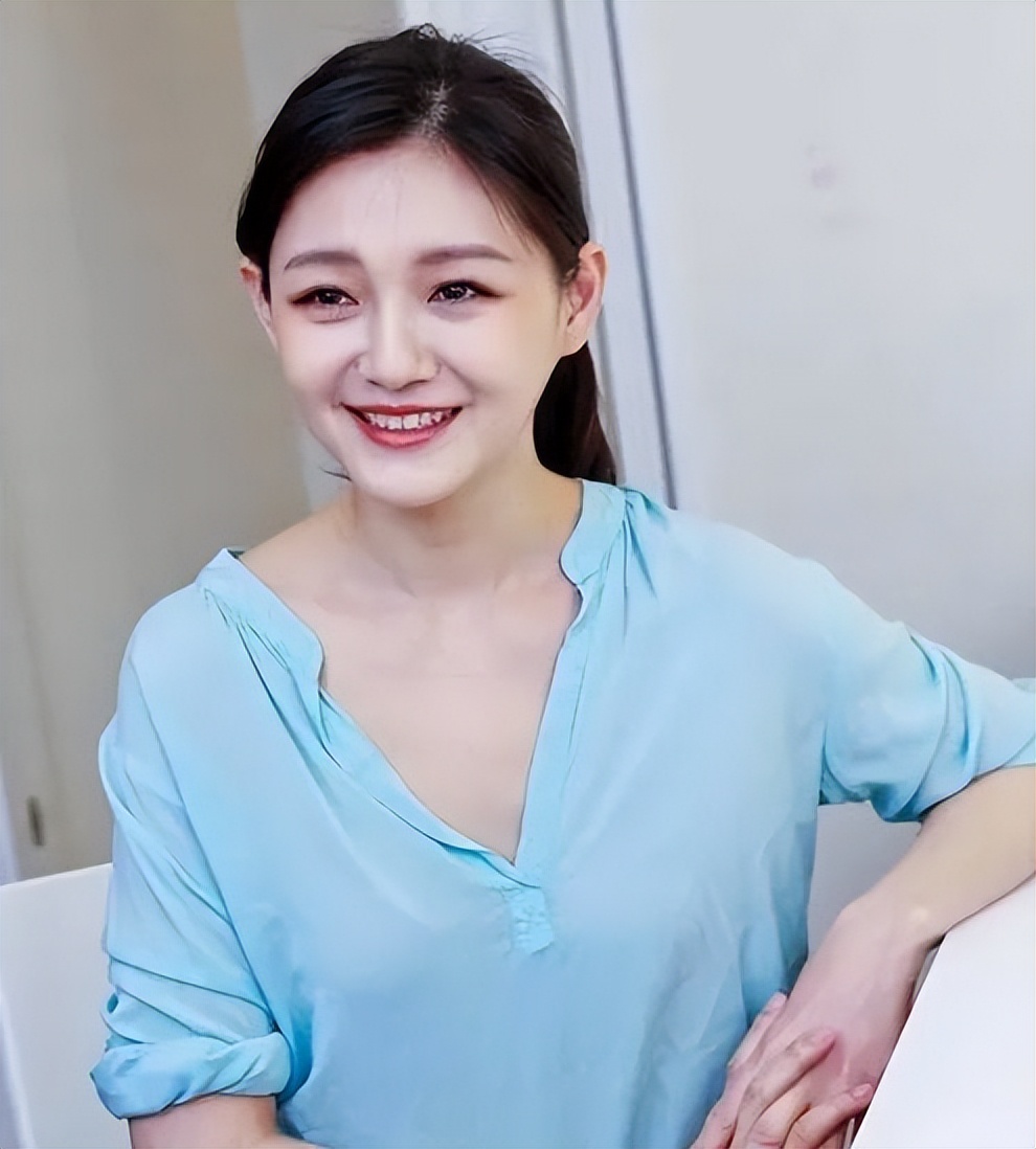 仔细看鞋子,具俊晔放出两张照片,都是满满的爱的视角,非常令人羡慕啦.