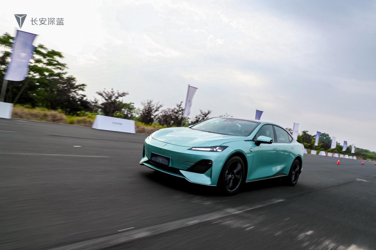 绿色赛场也内卷！三款中型运动纯电家轿谁能脱颖而出？