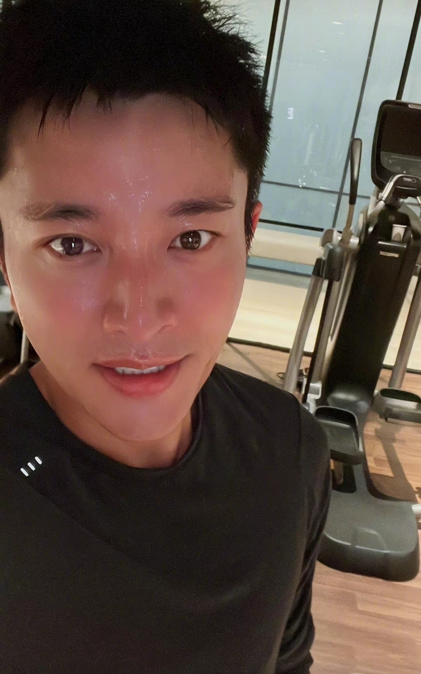 贾乃亮合伙公司偷逃税被罚，工作室火速回应，否认参与实际运营休闲区蓝鸢梦想 - Www.slyday.coM