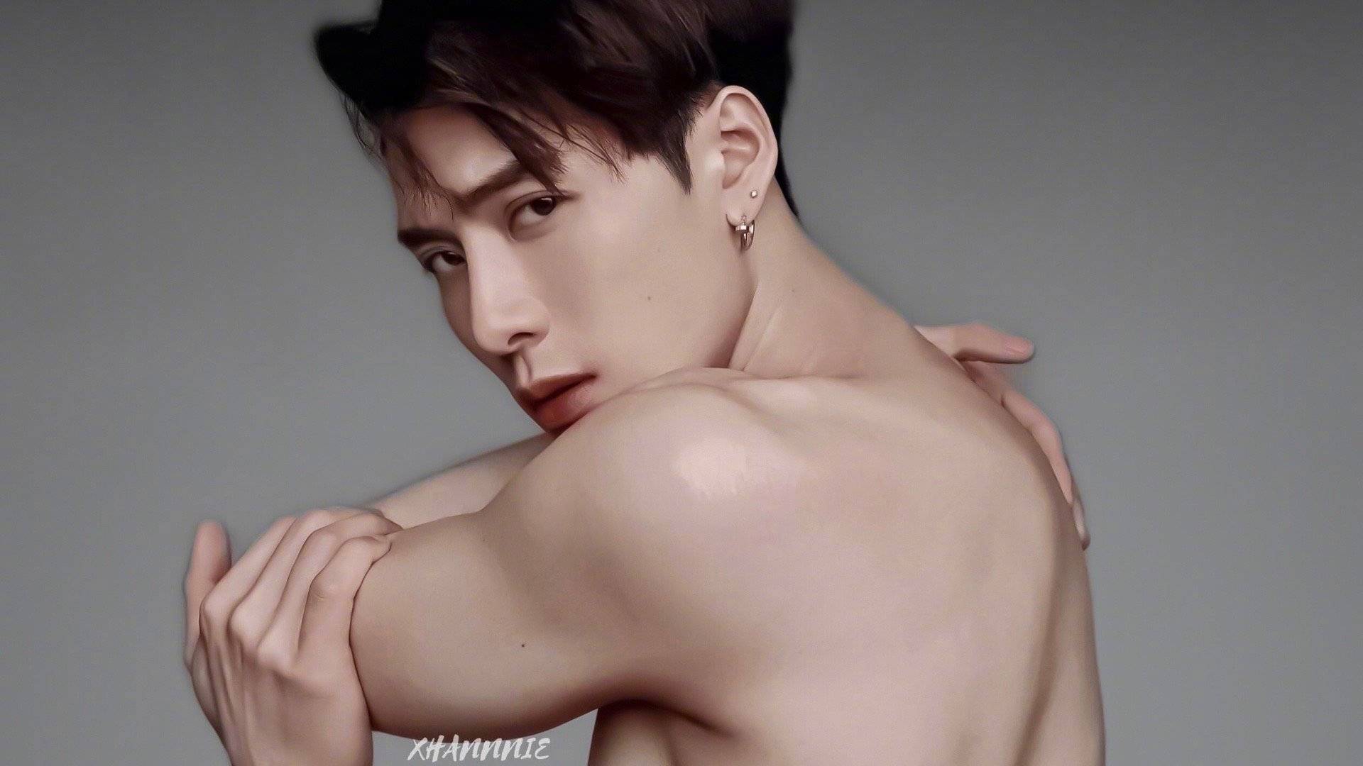 这样的王嘉尔 谁顶得住啊!|王嘉尔_新浪新闻