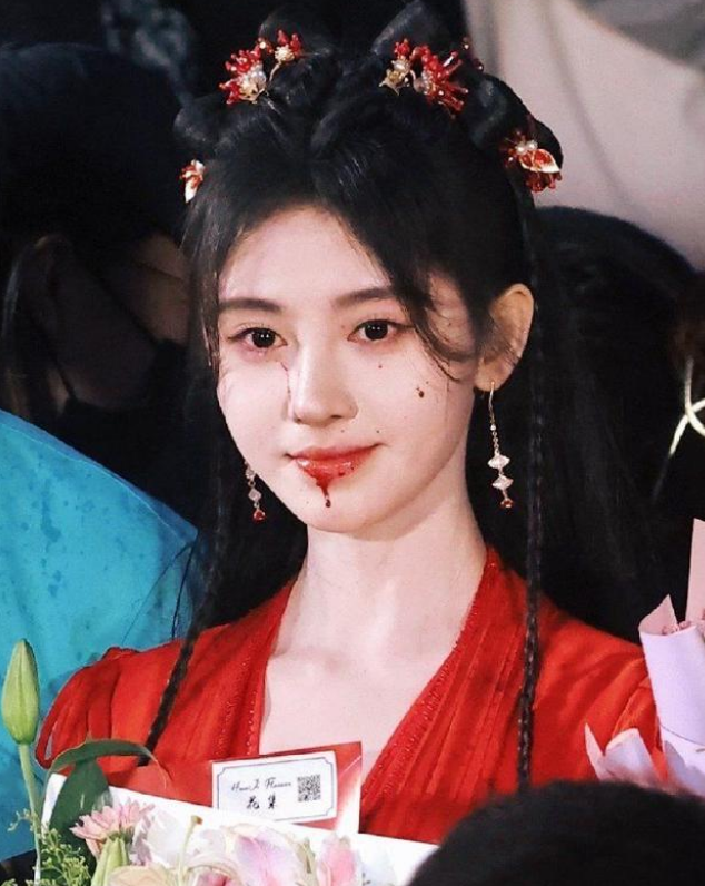 鞠婧祎《仙剑四》杀青饭拍路透，红衣战损好惊艳，期待播出休闲区蓝鸢梦想 - Www.slyday.coM